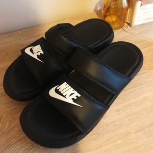 NIKE SLIDES